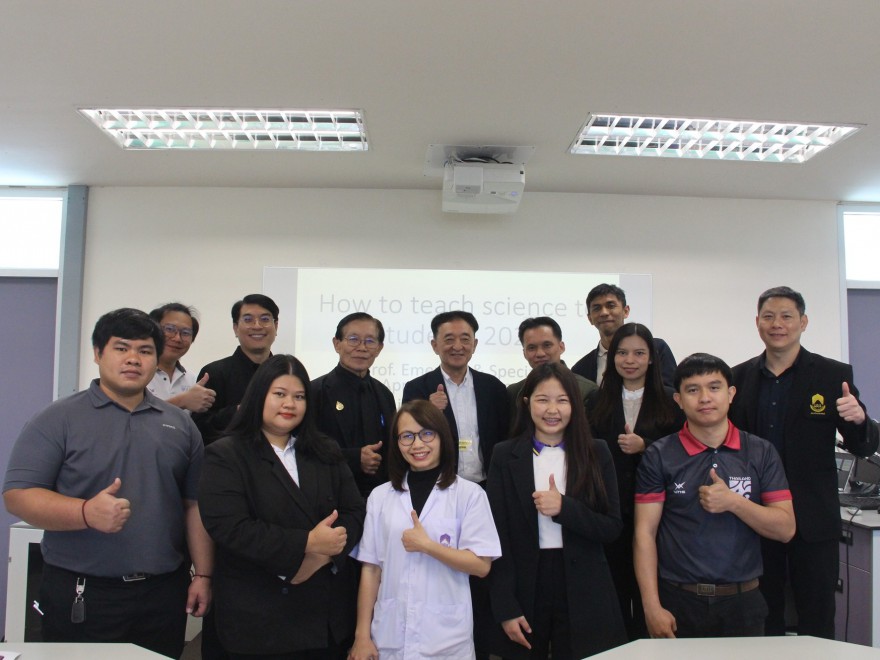 บรรยายพัฒนาศักยภาพครู โดย Prof. Yasushi Sakakibara จากShinshu University